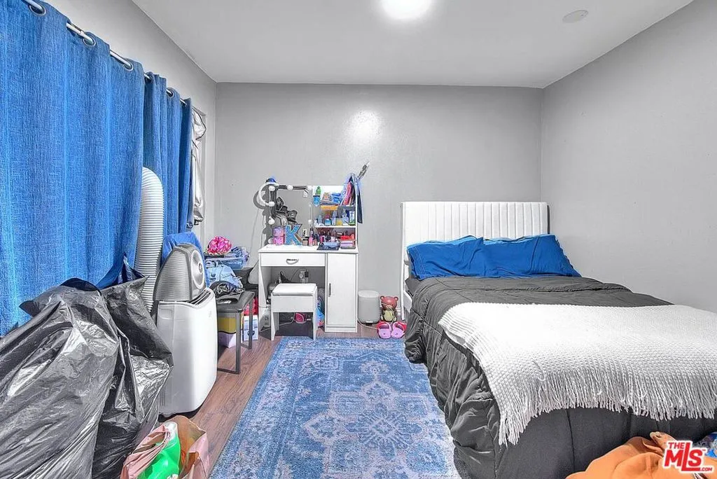 328 W 88th Place, Los Angeles, California 90003 home-pic-35